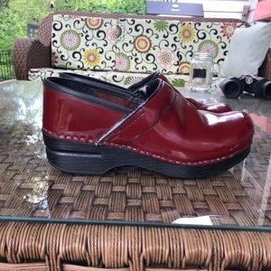 Patent Dansko Clog